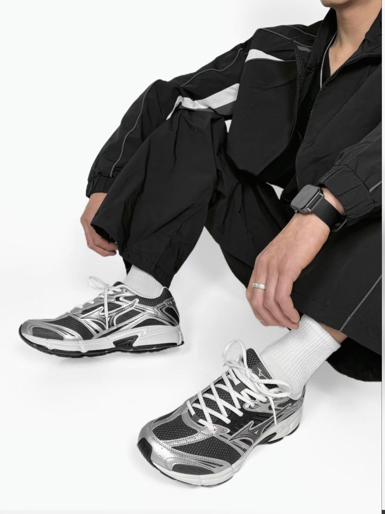 我的“回到未来”通勤鞋:这双2010年的Mizuno,怎么比新鞋还懂我?